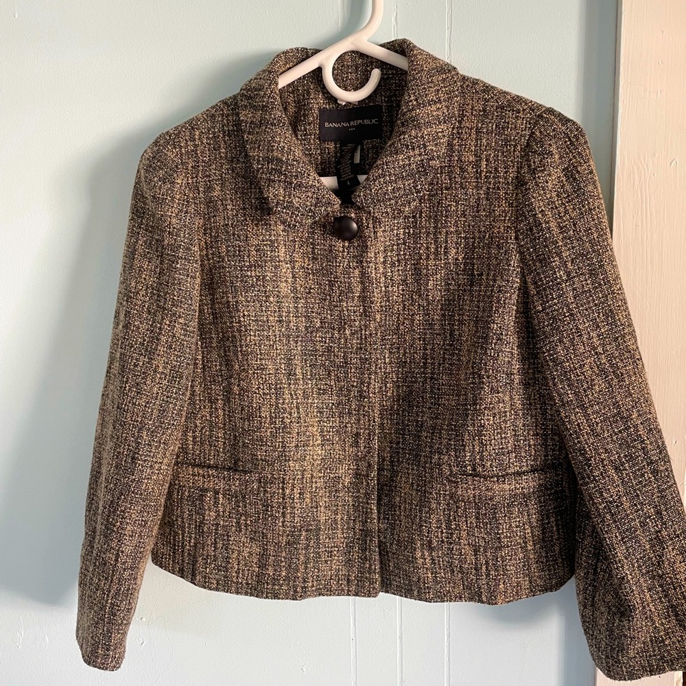 Two piece Banana Republic woman skirt suit, size 4